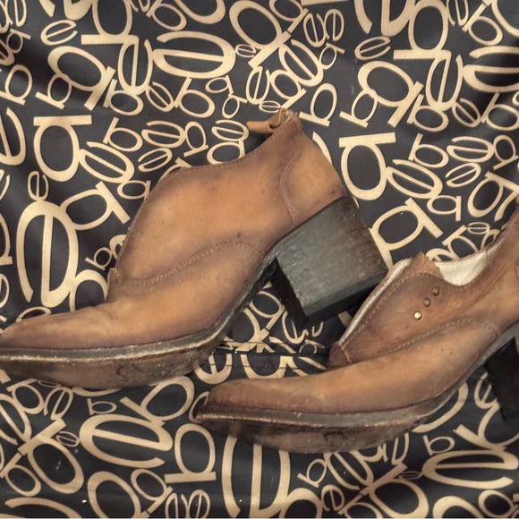 Women’s  Brown Leather Shoes - Picture 2 of 6